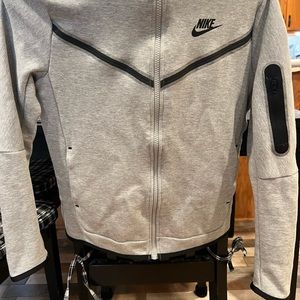 New, never worn Nike Tech Fleece. Tags removed but not worn aside from trying on